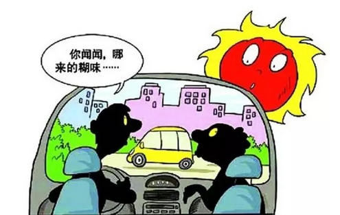 冷汗！女司机开车提速难 还有焦糊味 