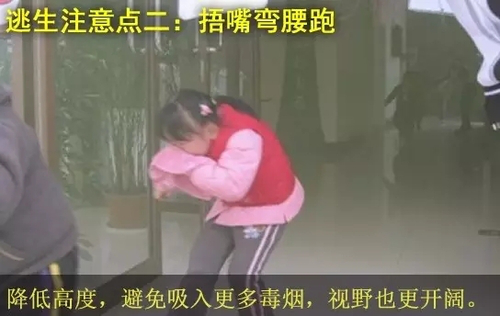 大客车突然起火 如何安全快速逃生？-8